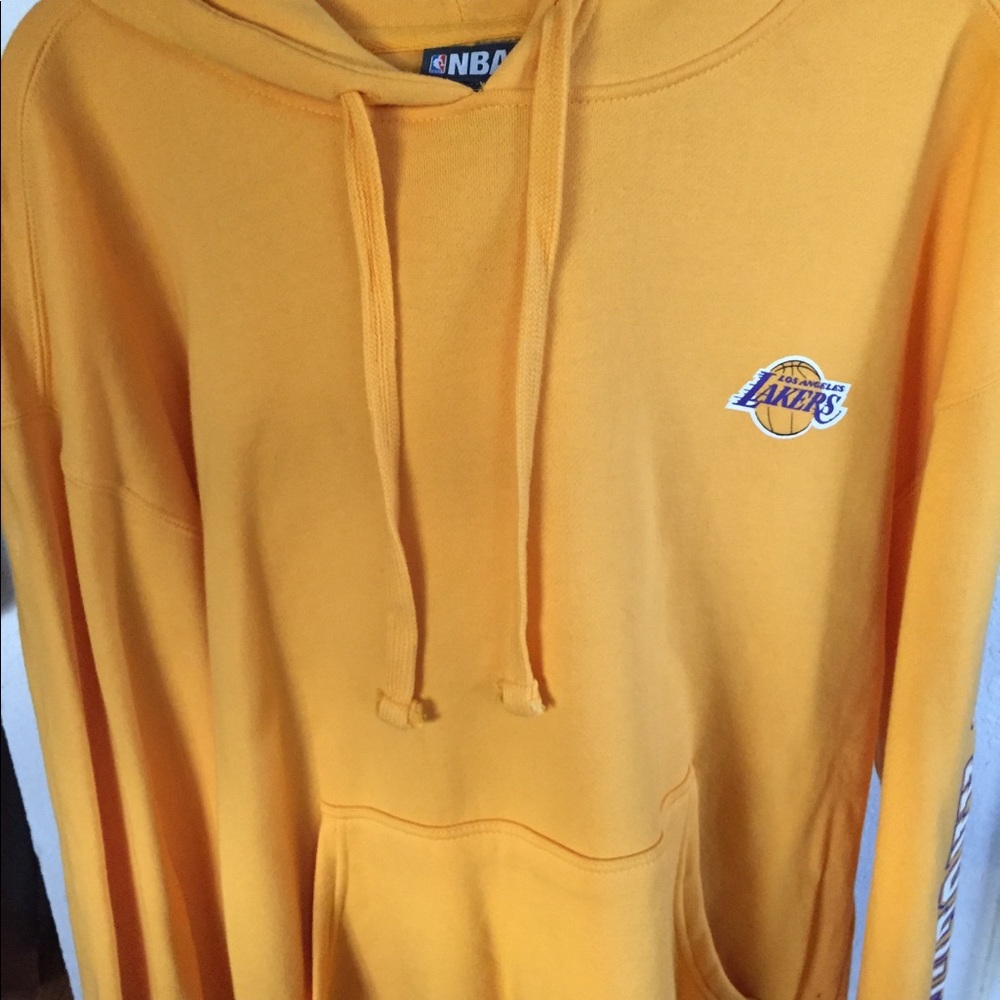 Lakers pullover